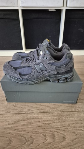 Size us9 new balance 2002r - new,
